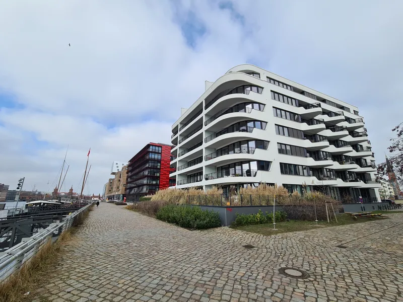 Friedrichshain am Wasser: 2-Zimmer-Neubau mit Terrasse & Spreeblick — photo 1